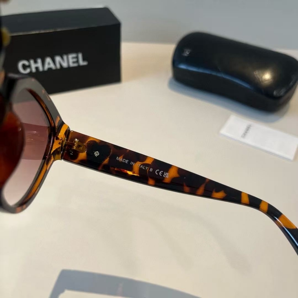 Chanel Butterfly tortoiseshell Sunglasses - Picture 8 of 9